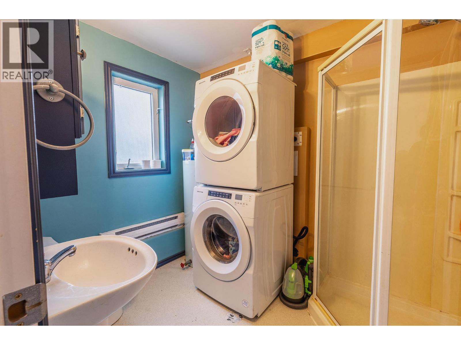 710 Indian Road, Creston, BC - Indoor Photo Showing Laundry Room