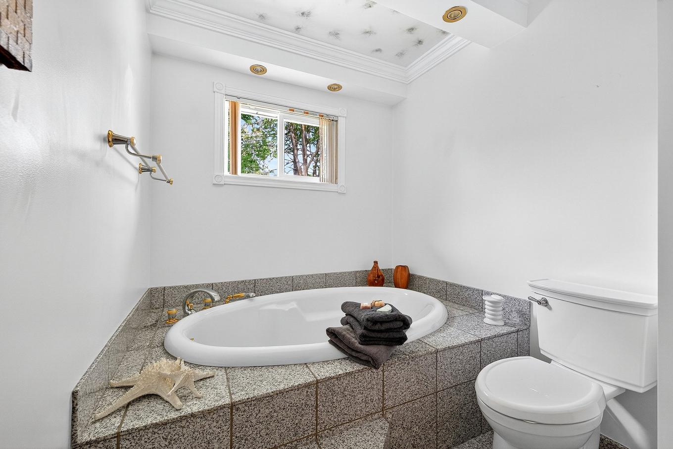 Bathroom - 59 Rue Frontenac, Shawville, QC - Indoor Photo Showing Bathroom