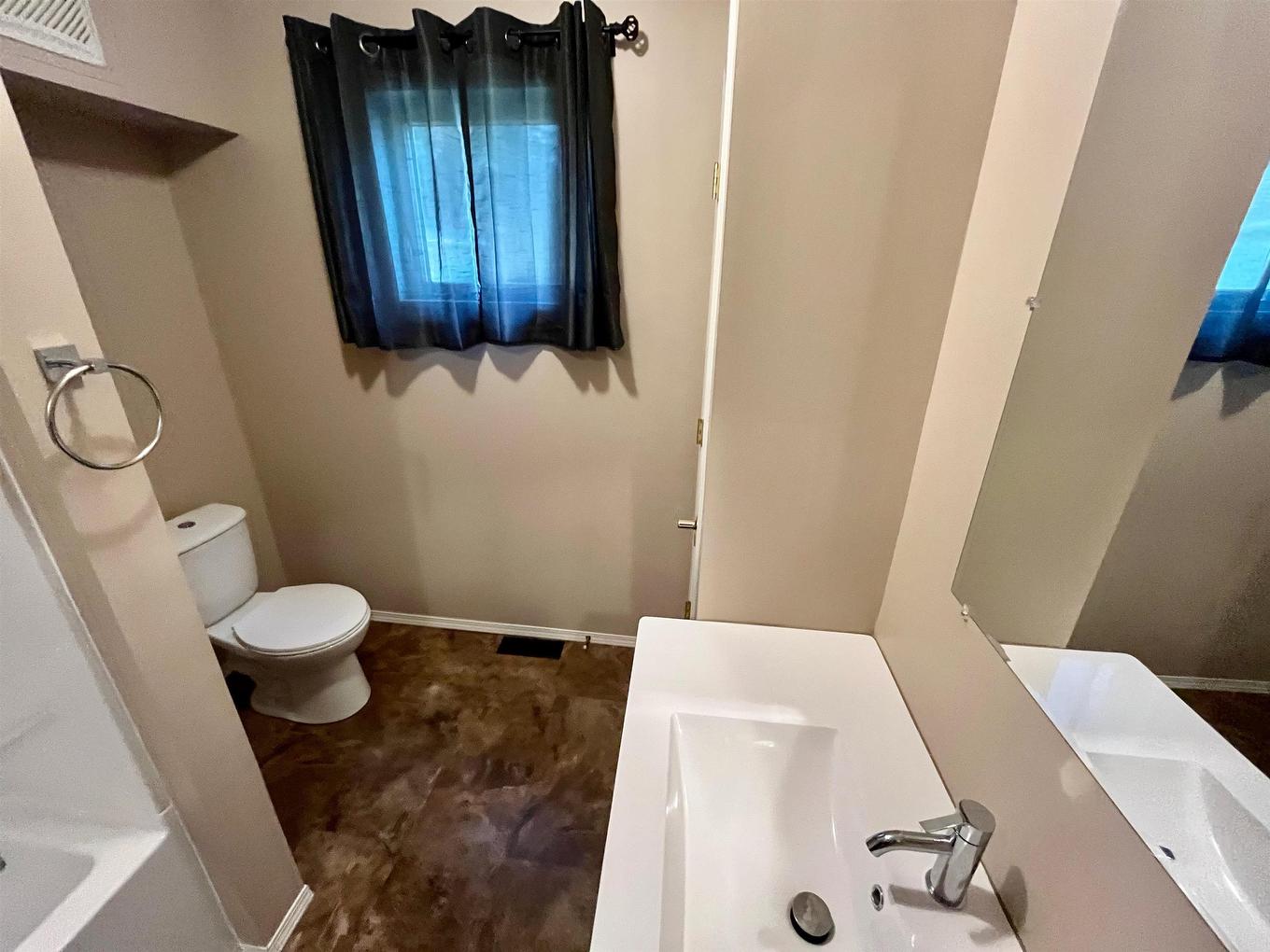 206 Mcmillan Crescent, Dryden, ON - Indoor Photo Showing Bathroom