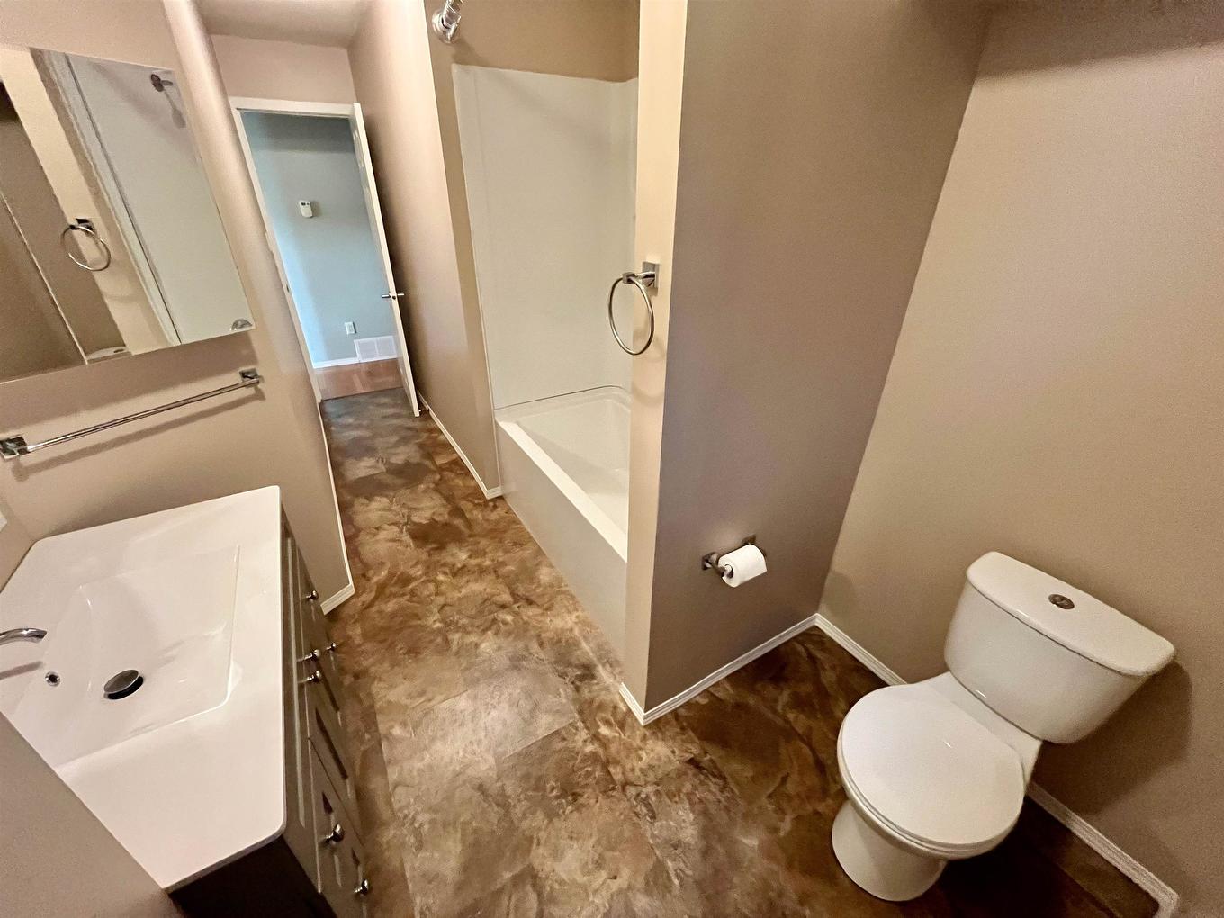 206 Mcmillan Crescent, Dryden, ON - Indoor Photo Showing Bathroom