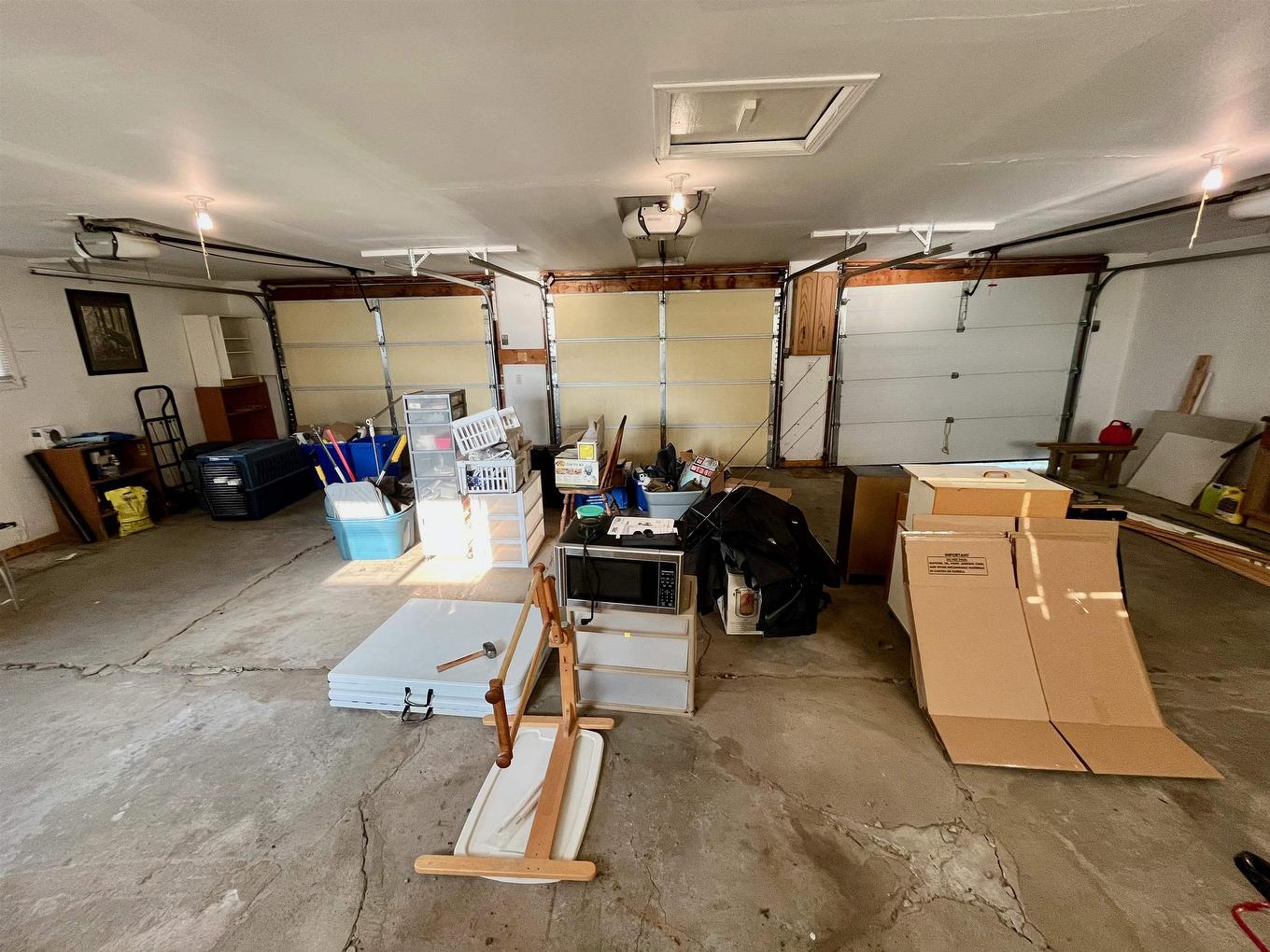 206 Mcmillan Crescent, Dryden, ON - Indoor Photo Showing Garage