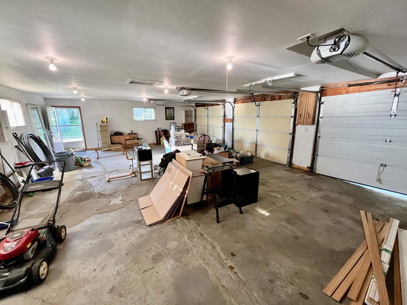 206 Mcmillan Crescent, Dryden, ON - Indoor Photo Showing Garage