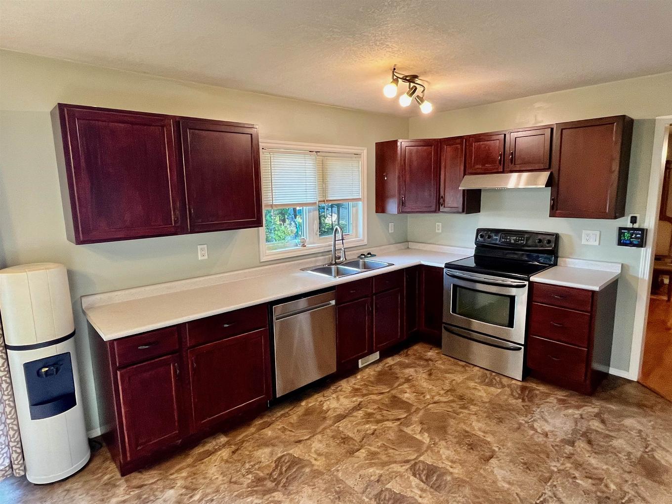 206 Mcmillan Crescent, Dryden, ON - Indoor Photo Showing Kitchen With Double Sink