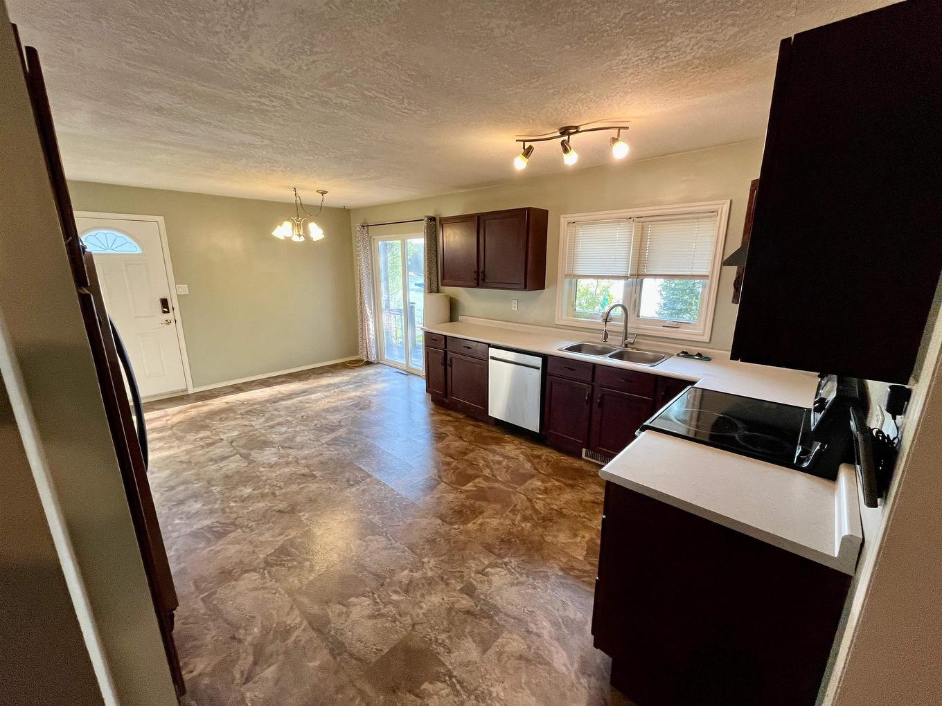 206 Mcmillan Crescent, Dryden, ON - Indoor Photo Showing Kitchen With Double Sink