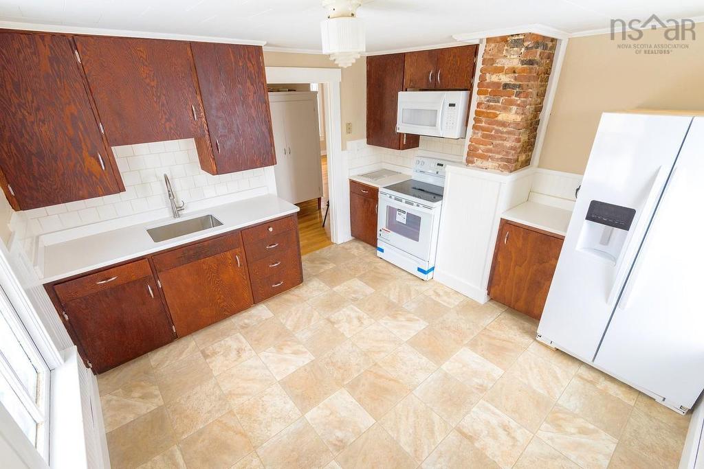 94 Hopson Street, Lunenburg, NS