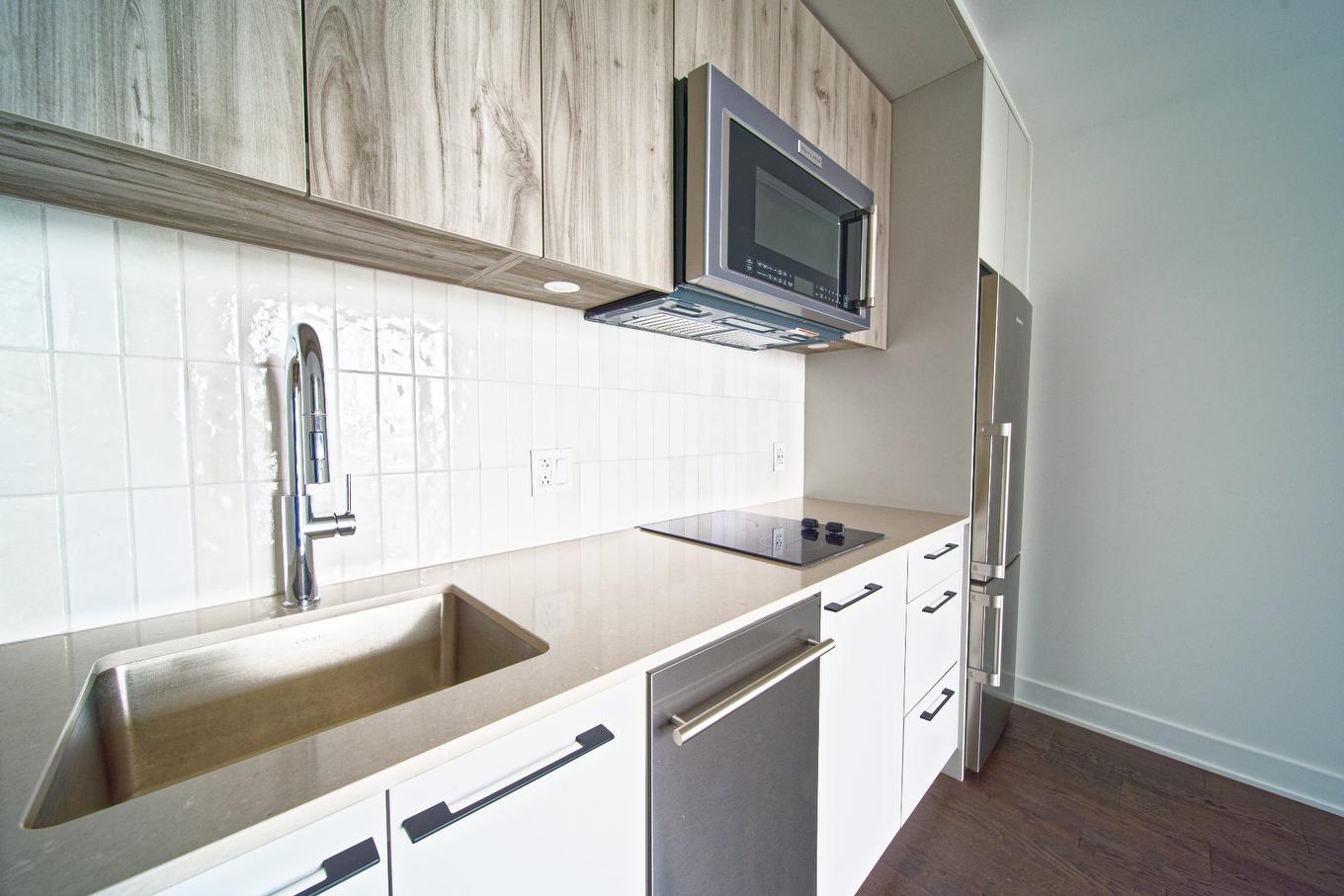 Cuisine - 922-7227 Boul. Newman, Montréal (Lasalle), QC - Indoor Photo Showing Kitchen With Upgraded Kitchen