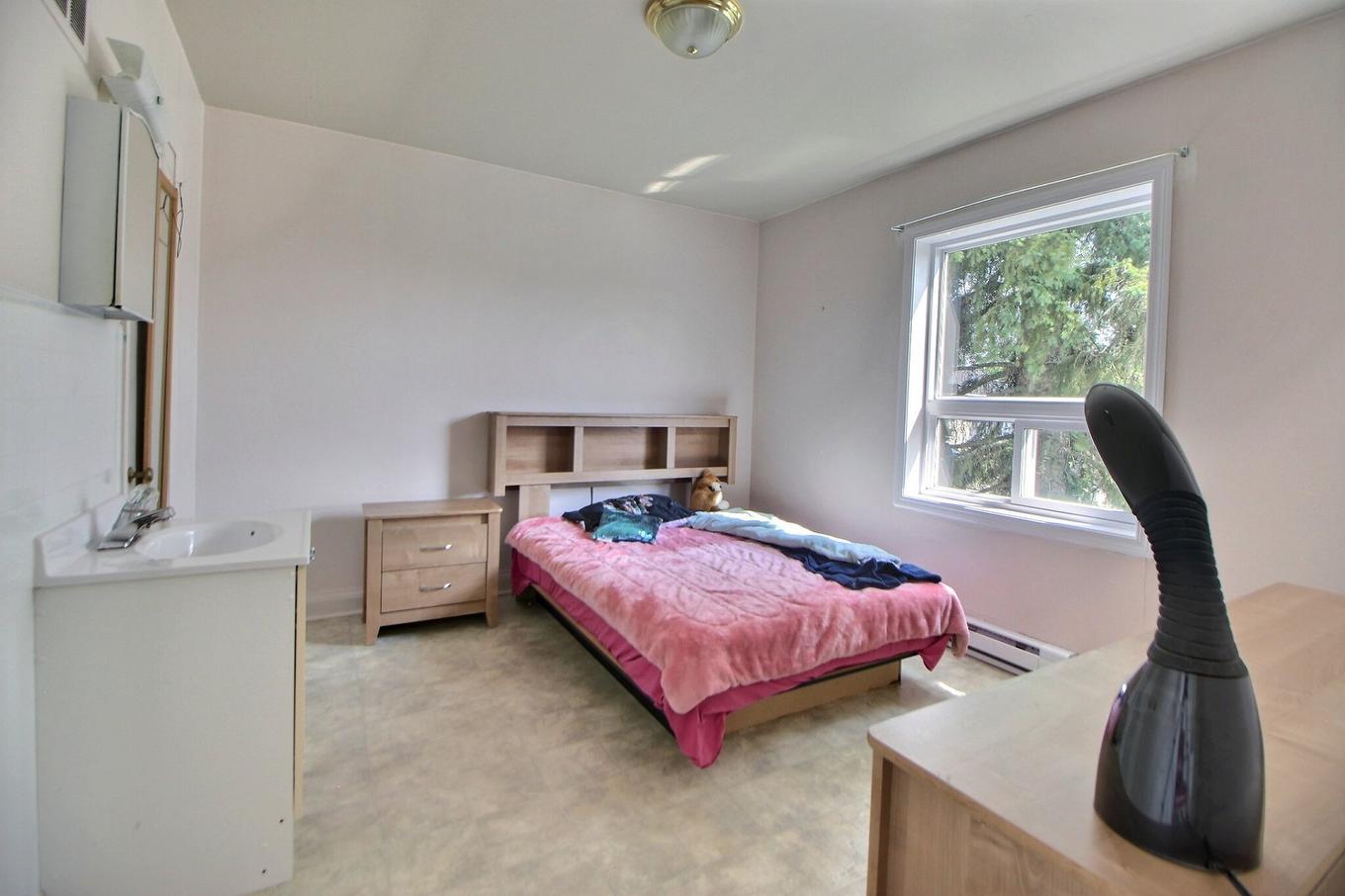 Chambre à coucher - 91 4E Avenue O., Amos, QC - Indoor Photo Showing Bedroom