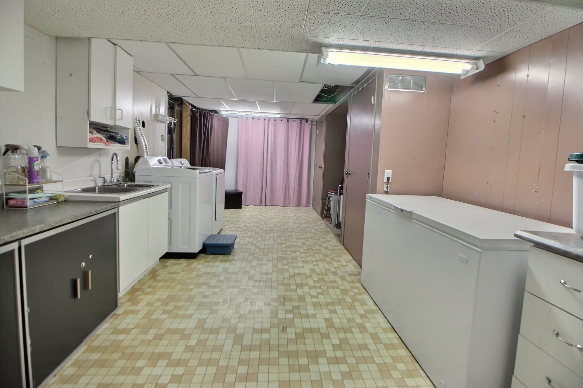 Salle de lavage - 91 4E Avenue O., Amos, QC - Indoor Photo Showing Laundry Room