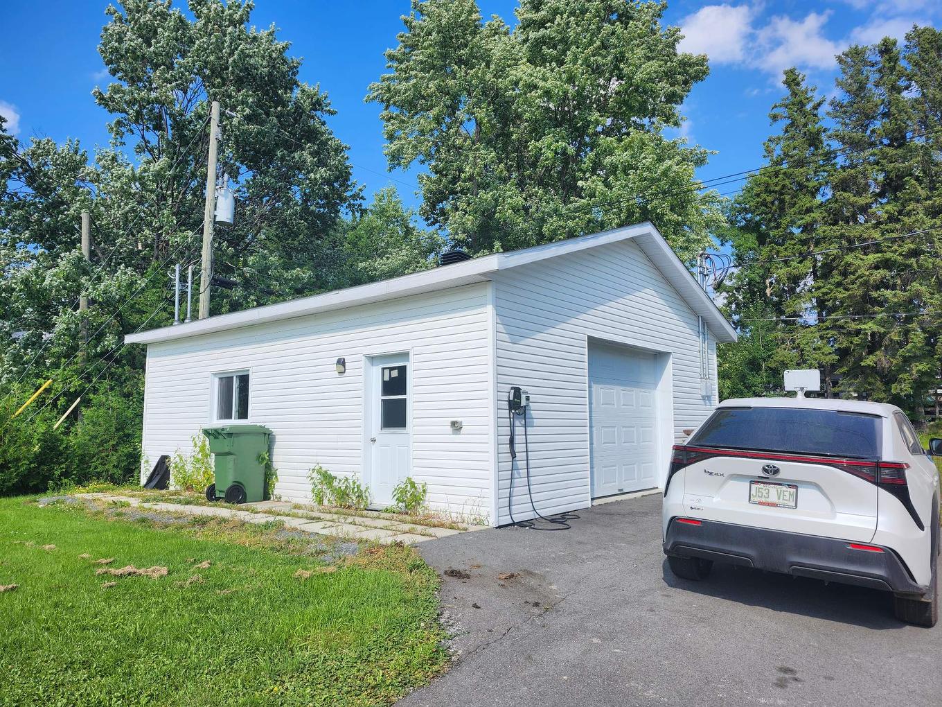 Garage - 91 4E Avenue O., Amos, QC - Outdoor