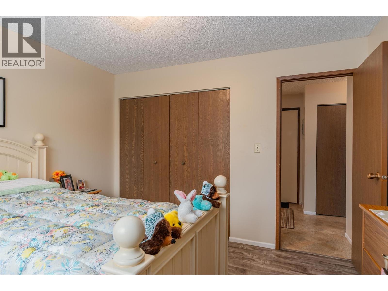 108 Colley Street, Warfield, BC - Indoor Photo Showing Bedroom