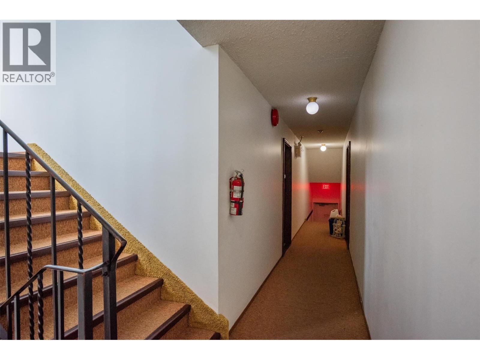 108 Colley Street, Warfield, BC - Indoor Photo Showing Other Room