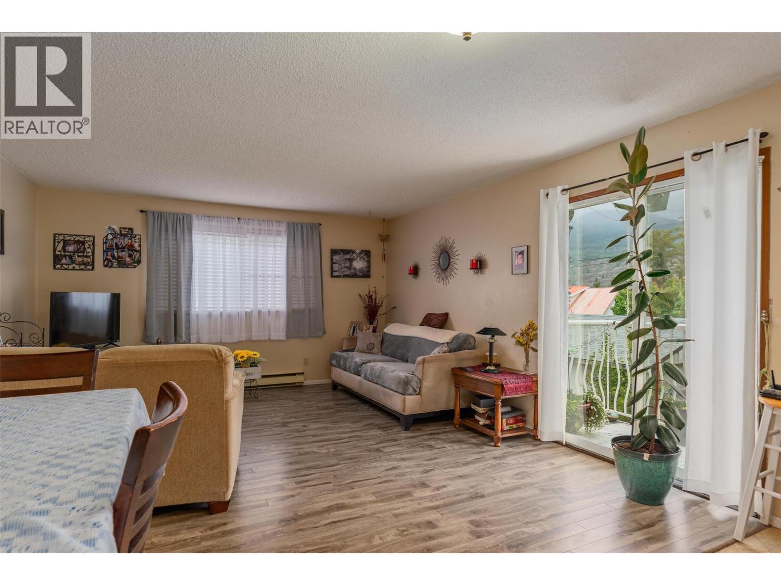 108 Colley Street, Warfield, BC - Indoor