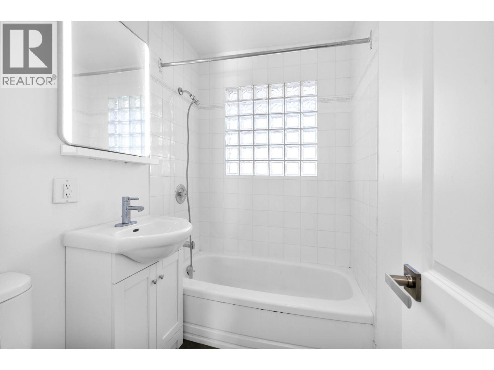 608 Browne Road, Vernon, BC - Indoor Photo Showing Bathroom