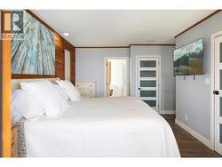 Primary Bedroom - Main Floor -