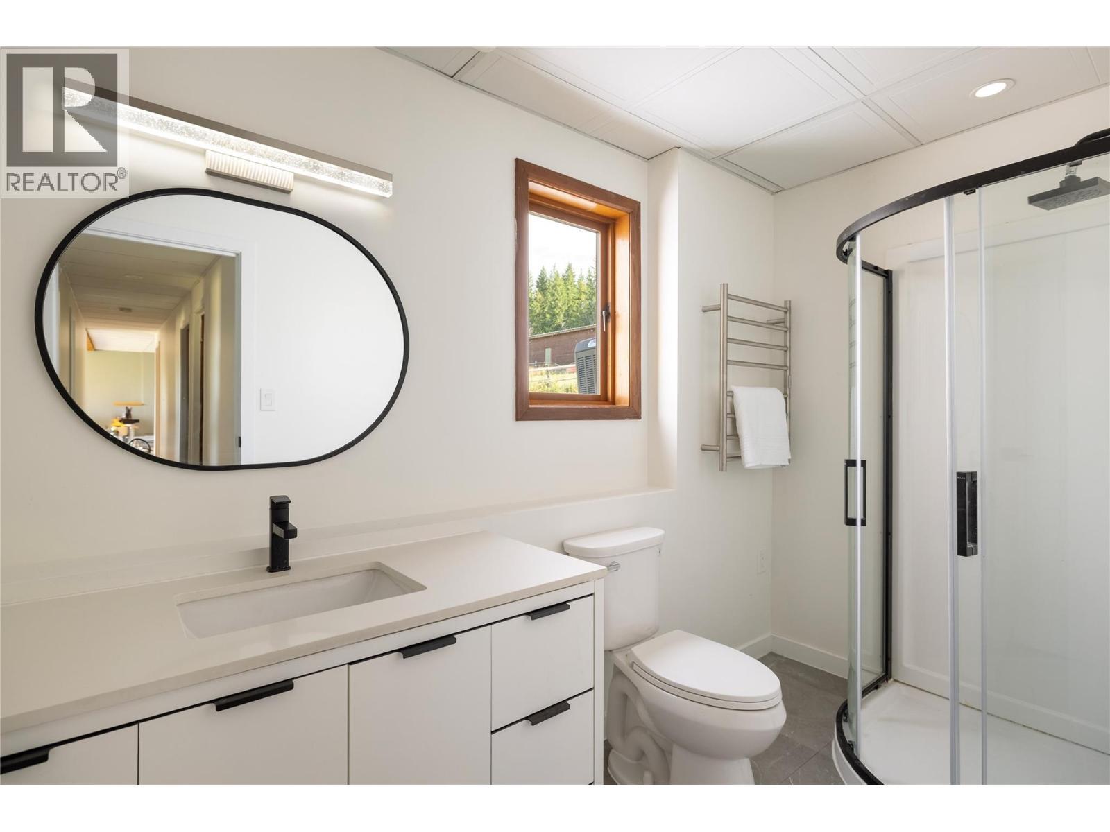 Lower Level Bathroom - 7940 Keddleston Road, Vernon, BC - Indoor Photo Showing Bathroom