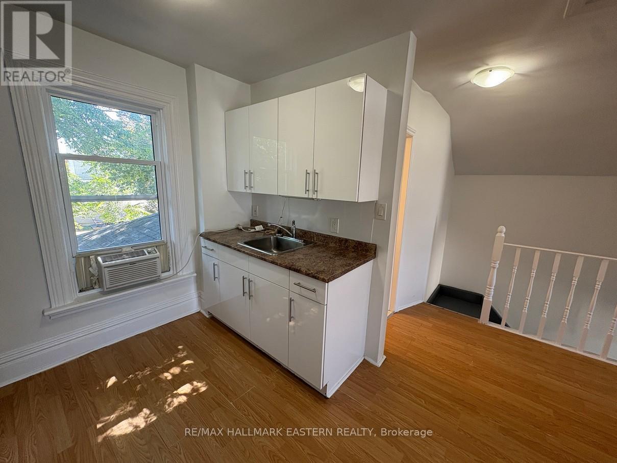 581 Paterson Street, Peterborough Central (South), ON - Indoor Photo Showing Kitchen