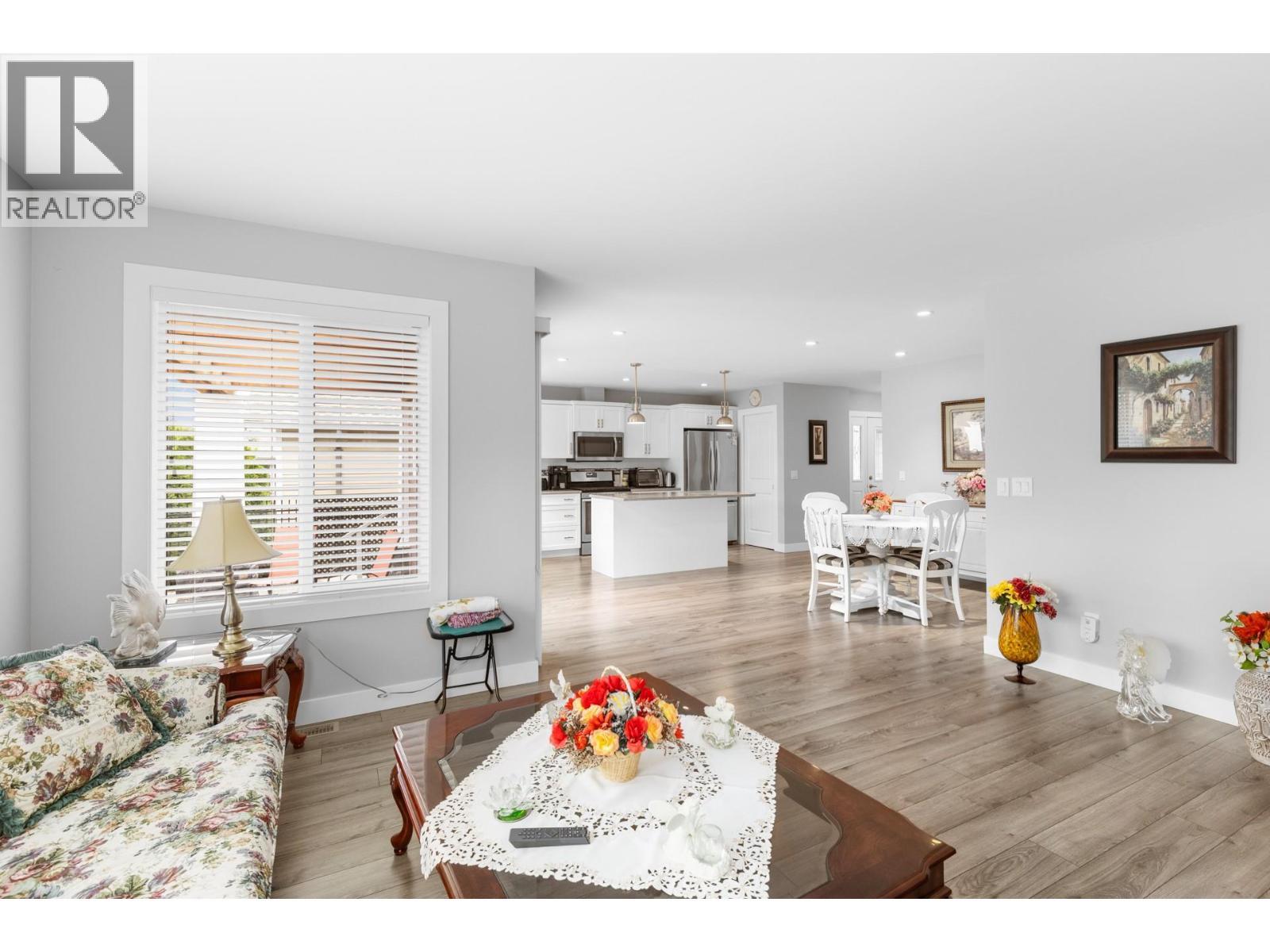2067 Mallard Drive, Westbank, BC - Indoor Photo Showing Living Room