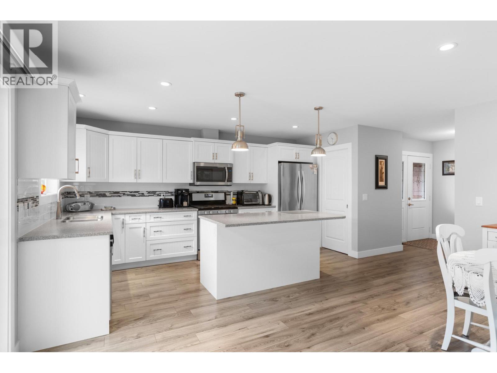 2067 Mallard Drive, Westbank, BC - Indoor Photo Showing Kitchen