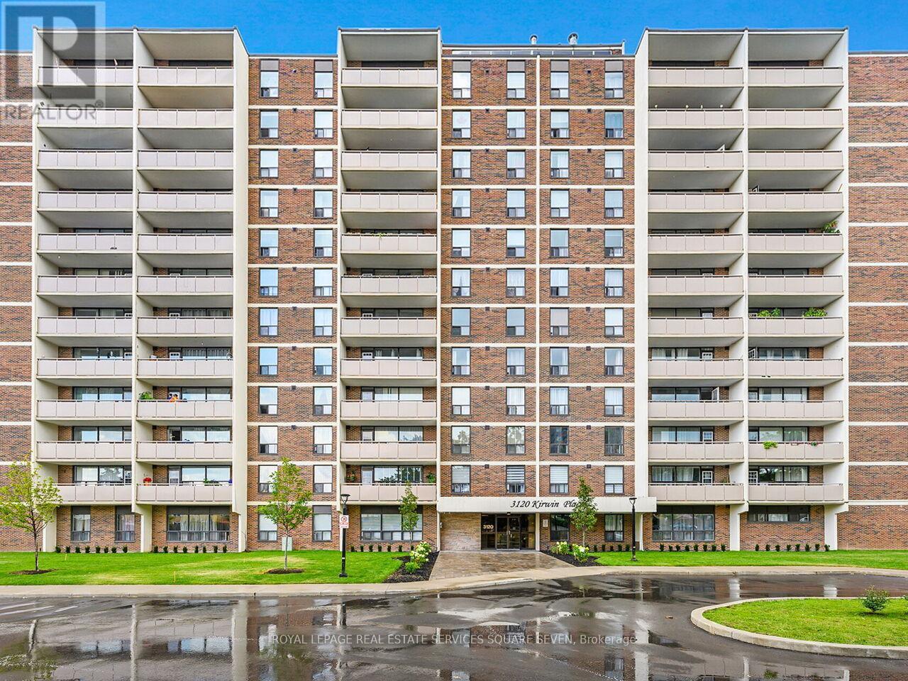 1109 - 3120 Kirwin Avenue, Mississauga, ON - Outdoor With Balcony With Facade
