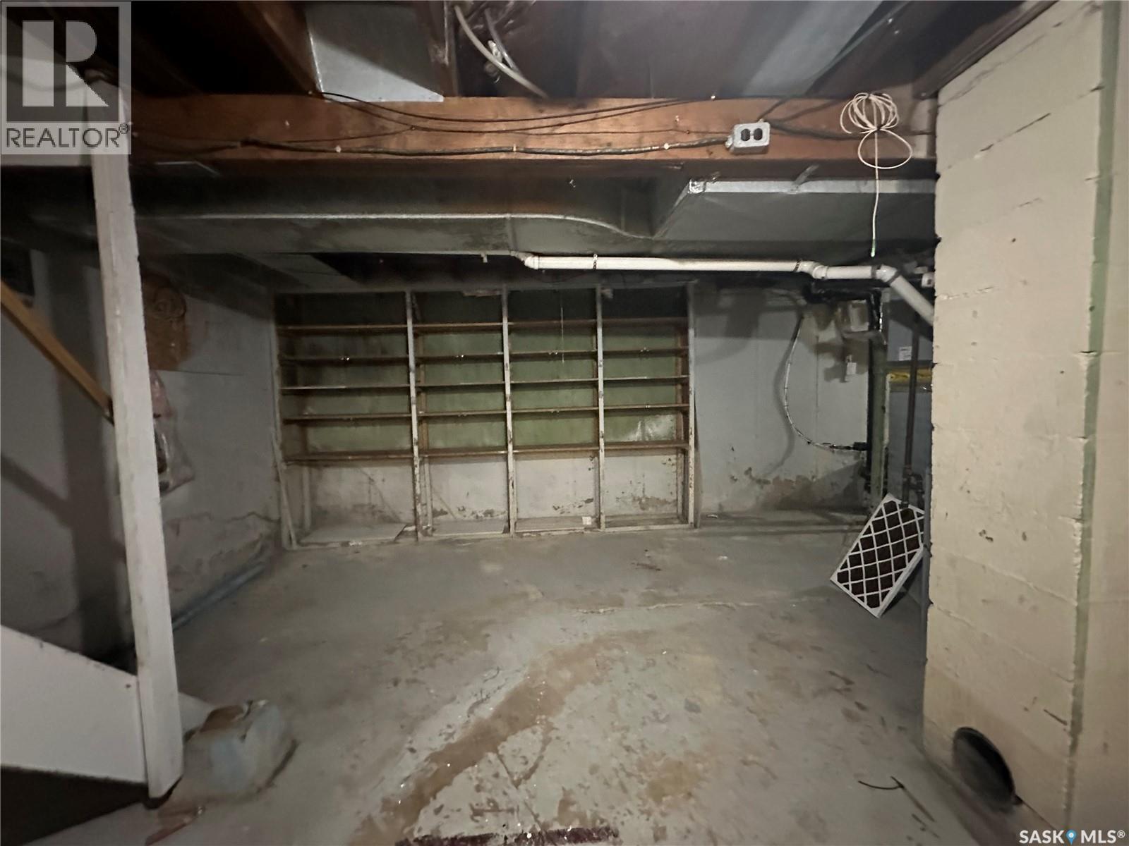 1374 Mctavish Street, Regina, SK - Indoor Photo Showing Garage