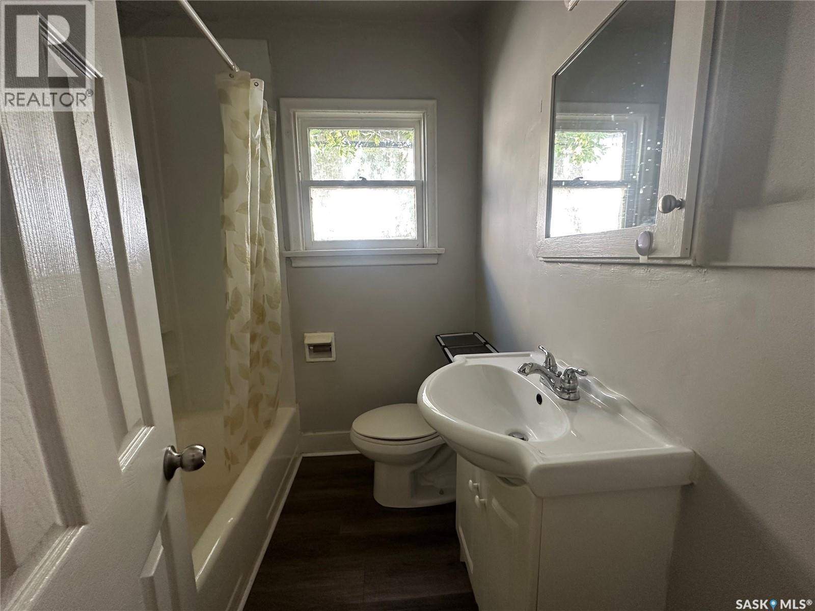 1374 Mctavish Street, Regina, SK - Indoor Photo Showing Bathroom