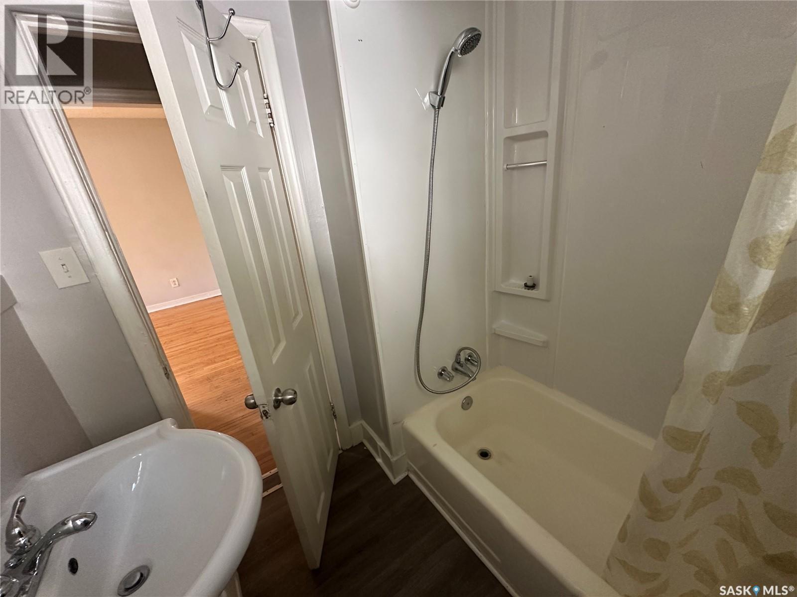 1374 Mctavish Street, Regina, SK - Indoor Photo Showing Bathroom