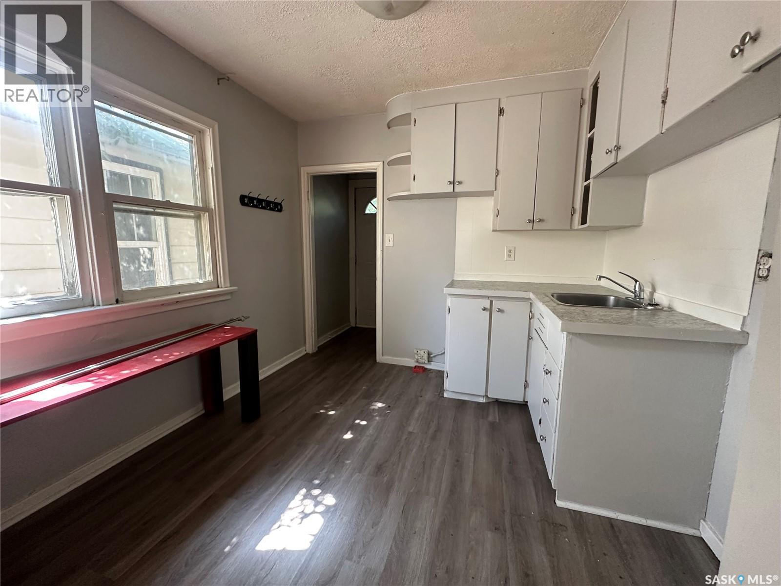 1374 Mctavish Street, Regina, SK - Indoor Photo Showing Kitchen