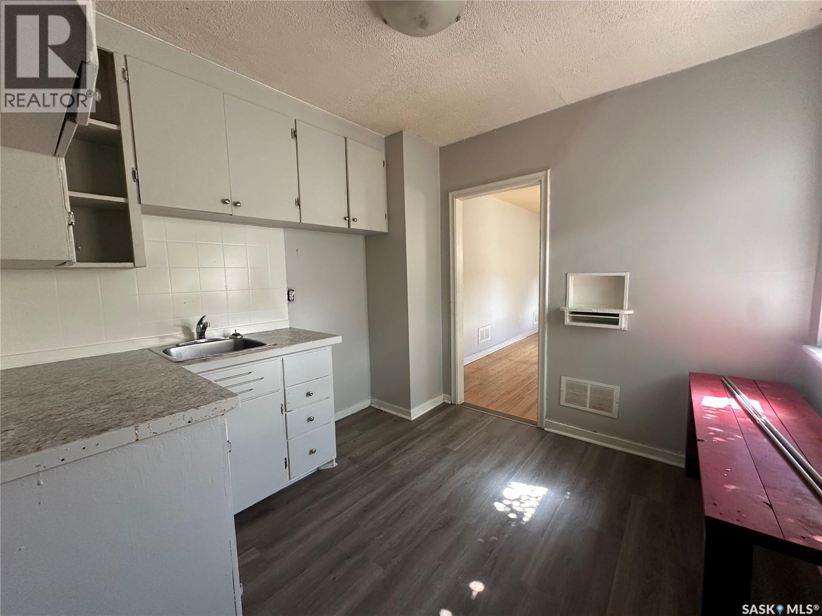 1374 Mctavish Street, Regina, SK - Indoor Photo Showing Kitchen