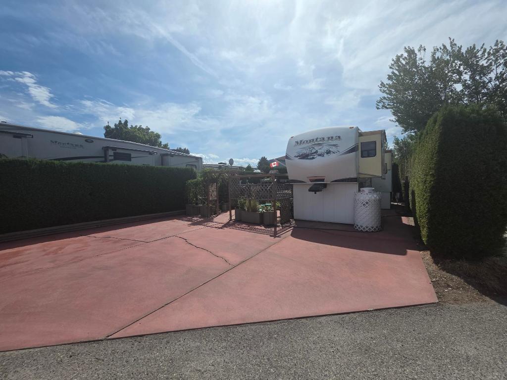 531-415 Commonwealth Road, Kelowna, BC - Outdoor