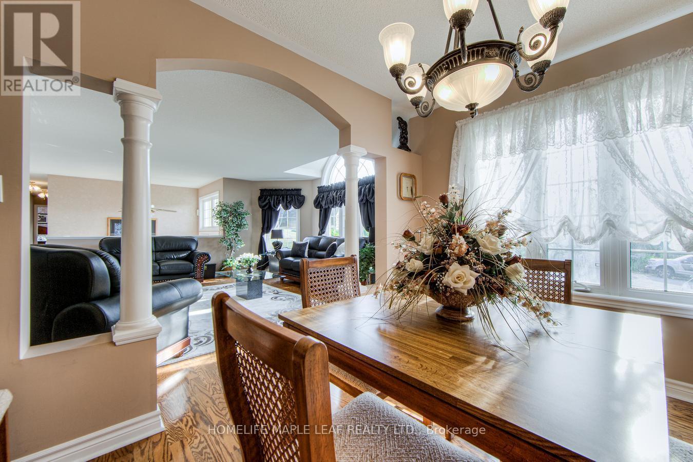 32 Mountainview Road, Mulmur, ON - Indoor Photo Showing Dining Room