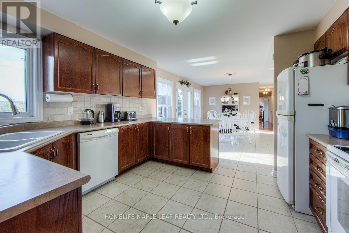 32 Mountainview Road, Mulmur, ON - Indoor Photo Showing Kitchen With Double Sink