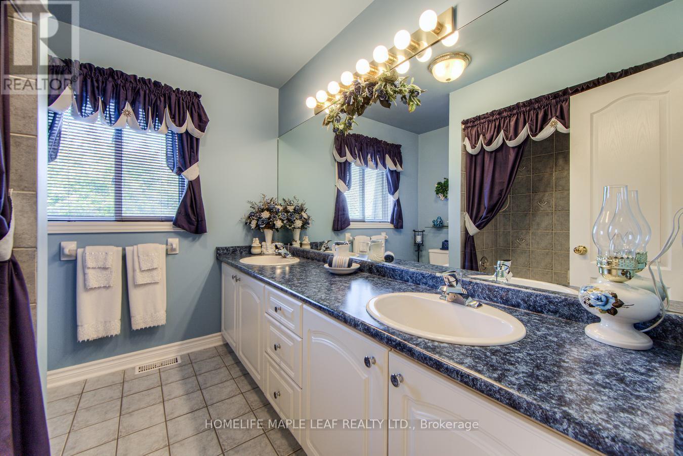 32 Mountainview Road, Mulmur, ON - Indoor Photo Showing Bathroom