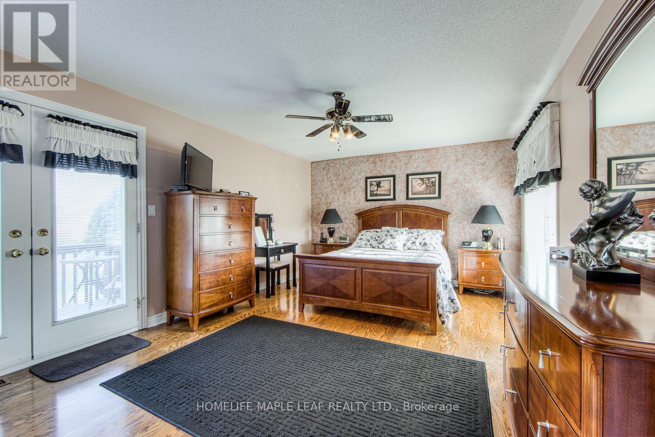 32 Mountainview Road, Mulmur, ON - Indoor Photo Showing Bedroom
