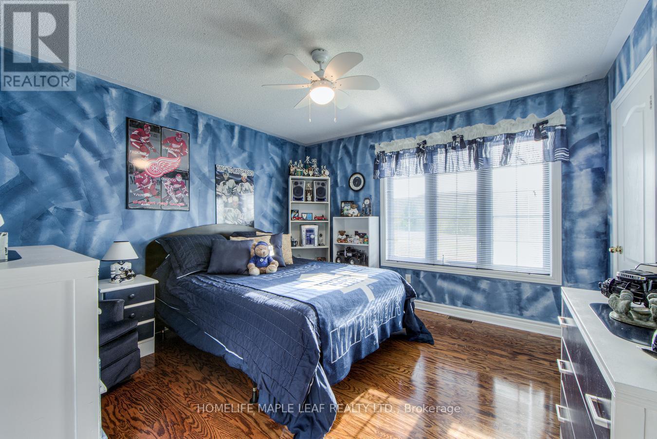 32 Mountainview Road, Mulmur, ON - Indoor Photo Showing Bedroom