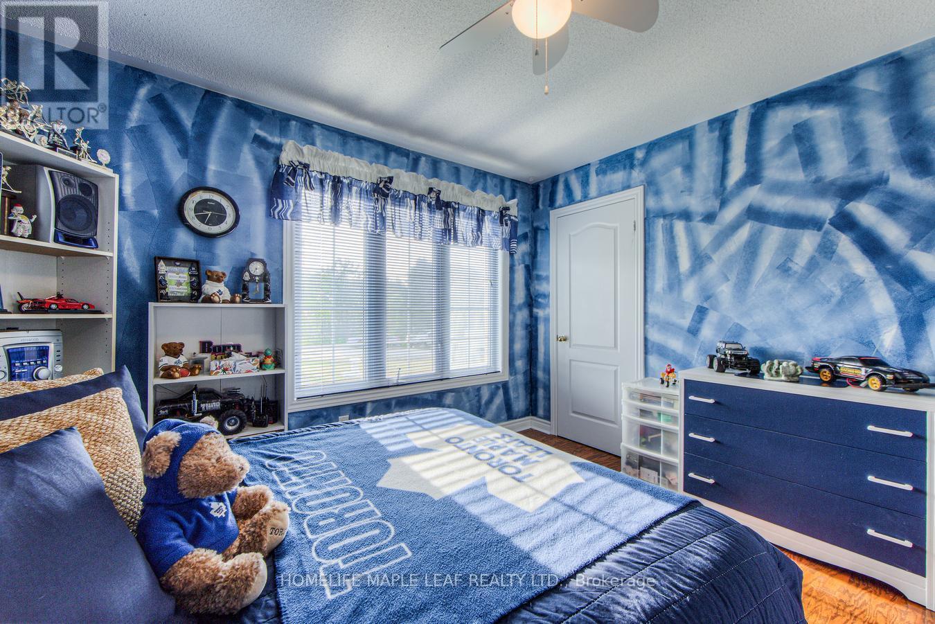 32 Mountainview Road, Mulmur, ON - Indoor Photo Showing Bedroom