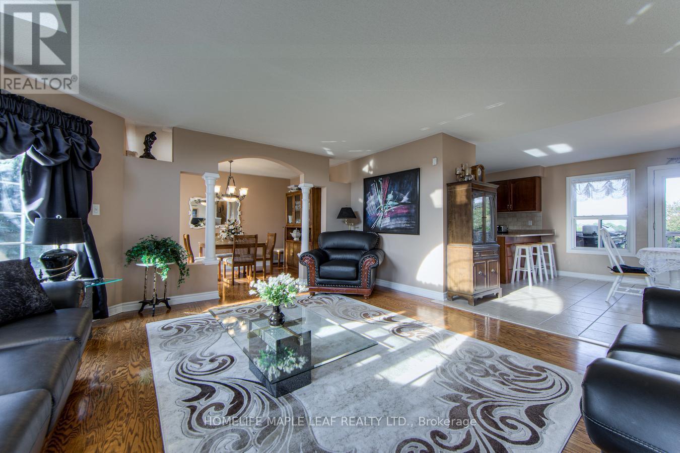 32 Mountainview Road, Mulmur, ON - Indoor Photo Showing Living Room
