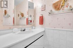 bathroom main level -