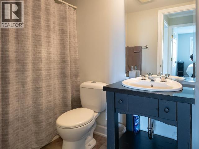 202-4685 Joyce Ave, Powell River, BC - Indoor Photo Showing Bathroom