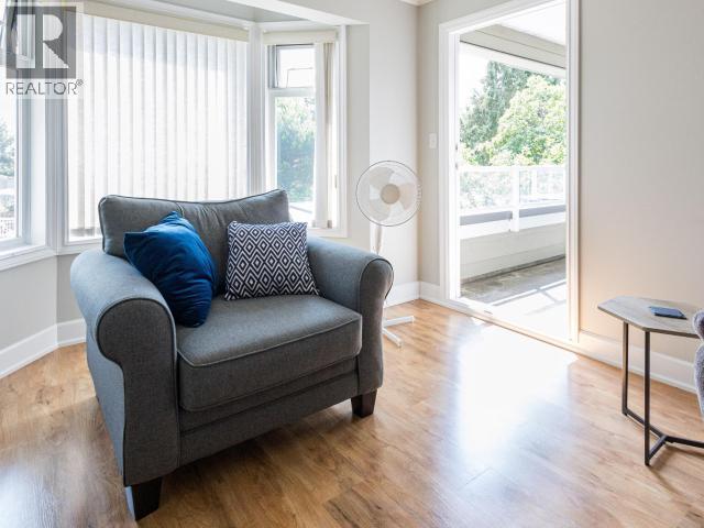 202-4685 Joyce Ave, Powell River, BC - Indoor Photo Showing Living Room