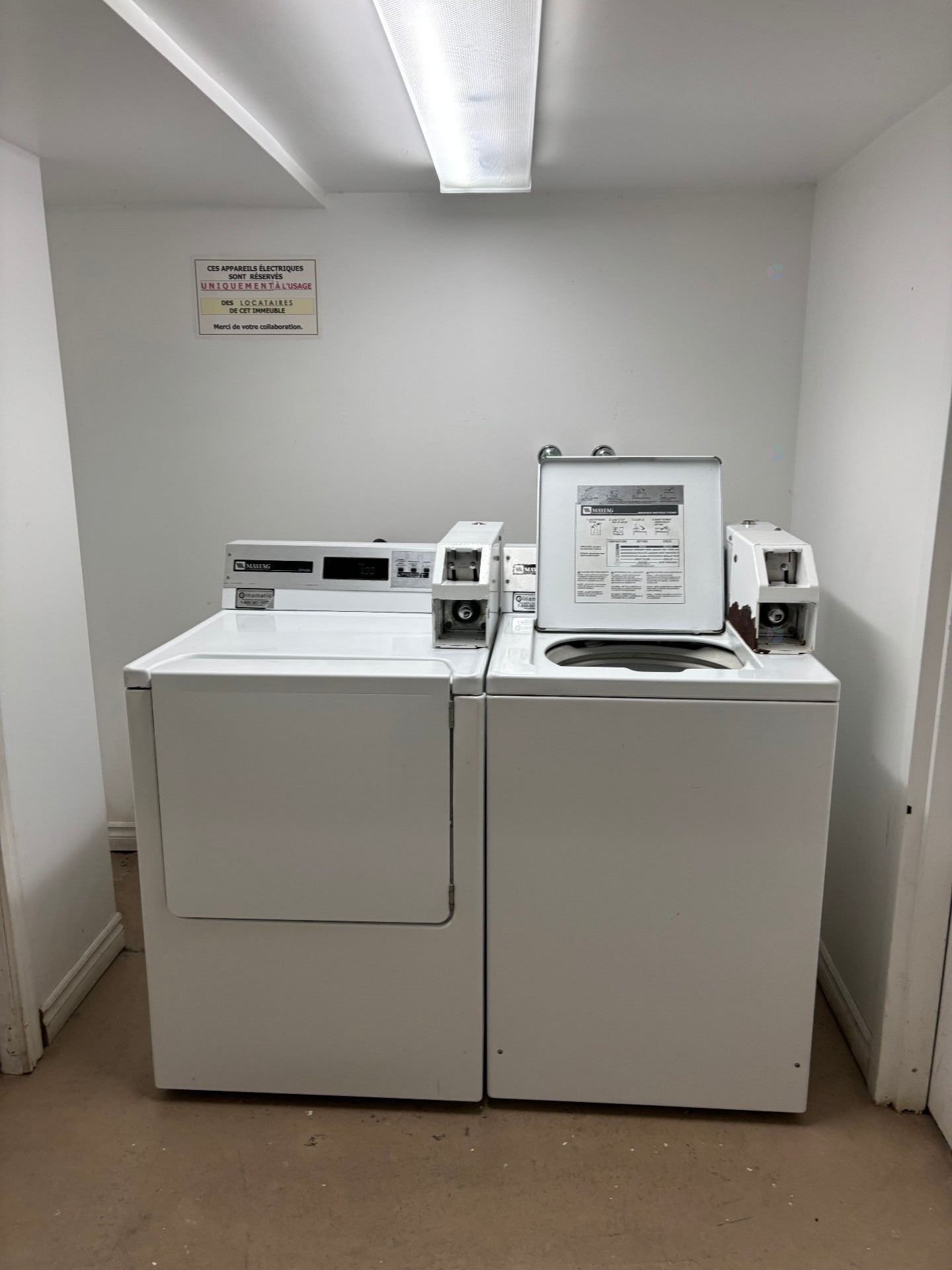 Salle de lavage - 202-400 Rue De Frontenac, Berthierville, QC - Indoor Photo Showing Laundry Room