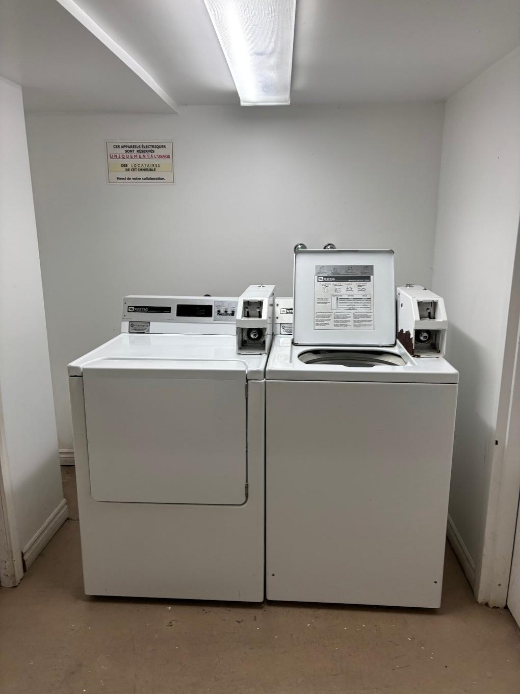 Laundry room - 202-400 Rue De Frontenac, Berthierville, QC - Indoor Photo Showing Laundry Room