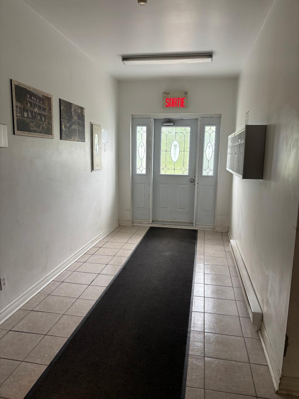 Interior - 202-400 Rue De Frontenac, Berthierville, QC - Indoor Photo Showing Other Room