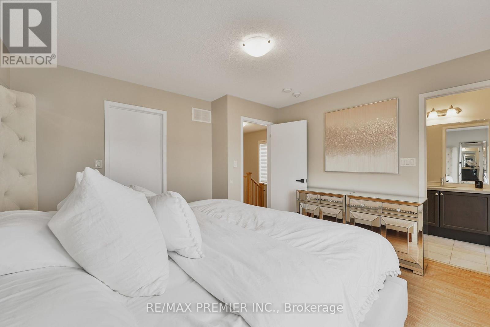 12 Heathrow Lane, Caledon, ON - Indoor Photo Showing Bedroom