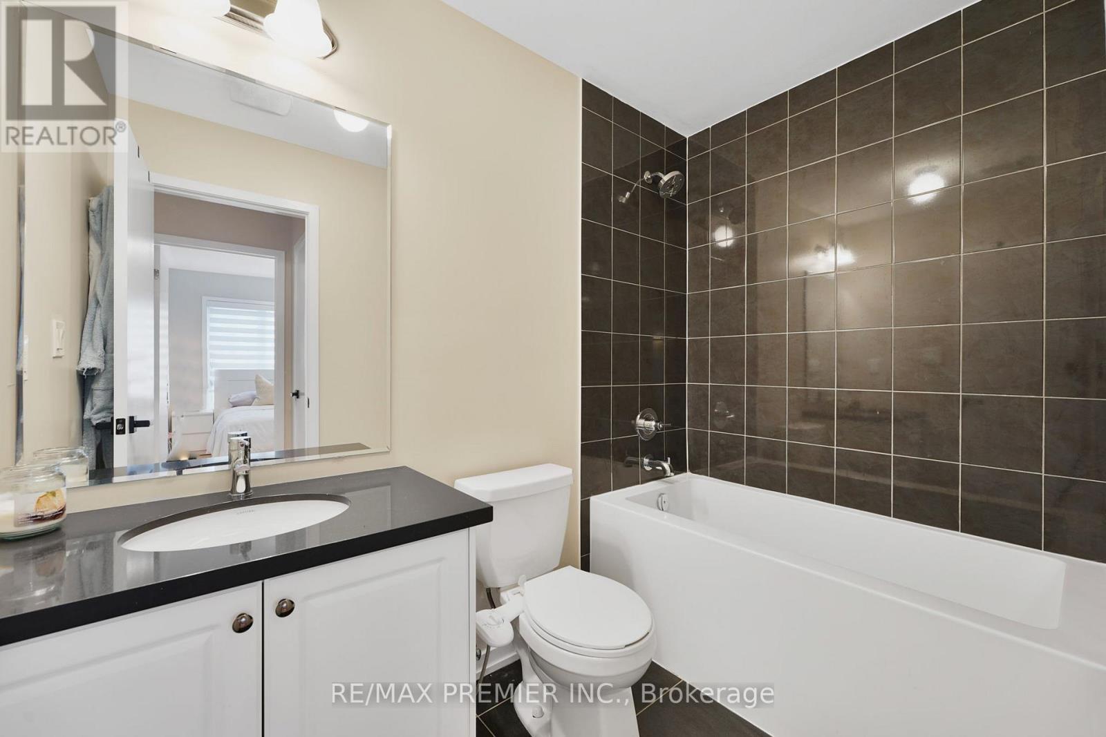 12 Heathrow Lane, Caledon, ON - Indoor Photo Showing Bathroom