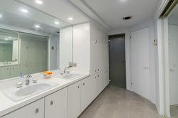 Ensuite bathroom -