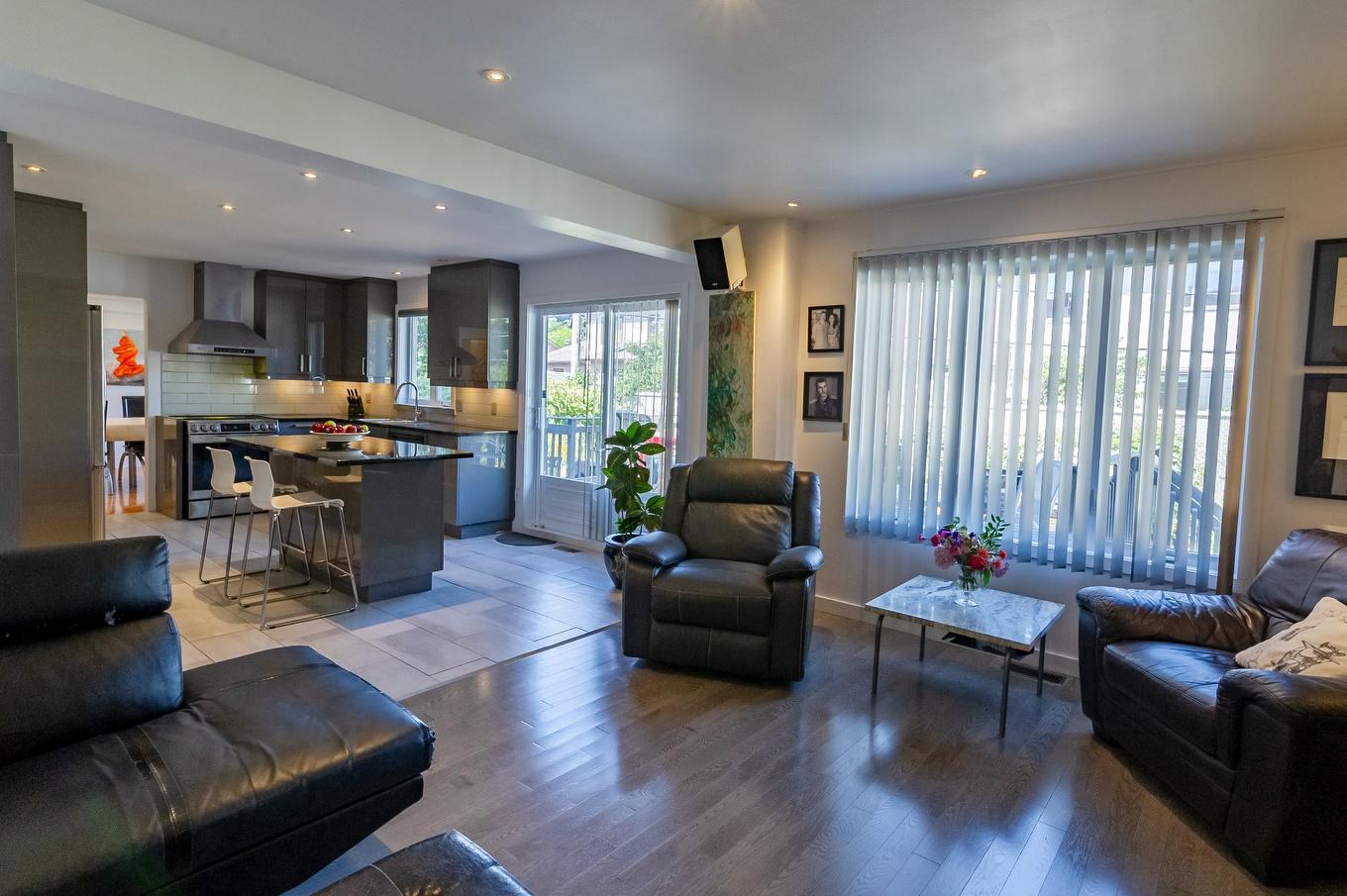 Family room - 1620 Crois. Rousseau, Brossard, QC - Indoor Photo Showing Living Room