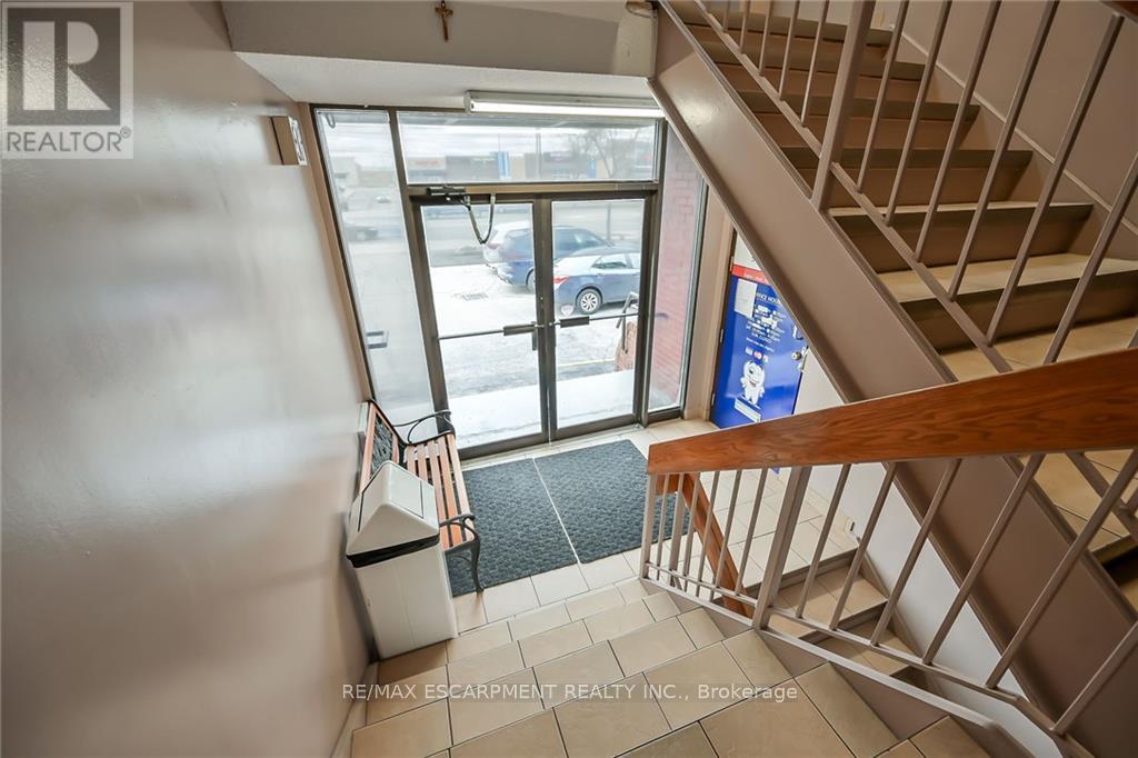 54 Centennial Parkway N, Hamilton, ON