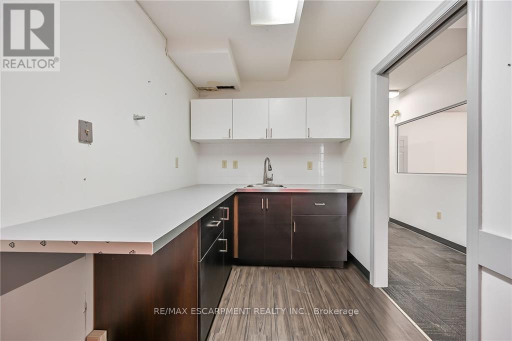 54 Centennial Parkway N, Hamilton, ON