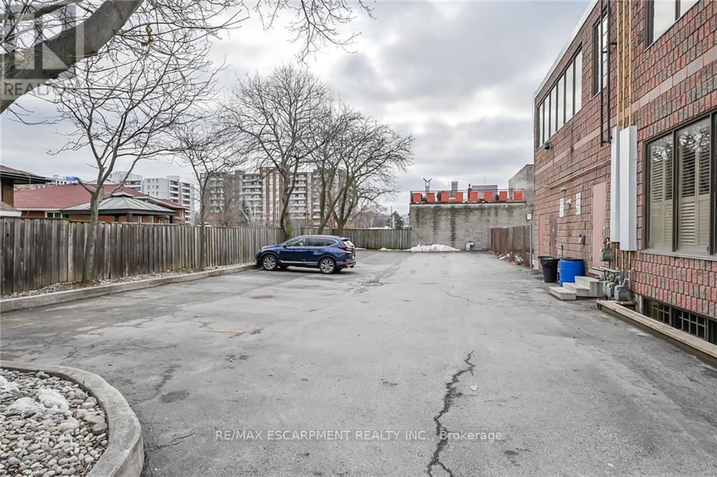 54 Centennial Parkway N, Hamilton, ON