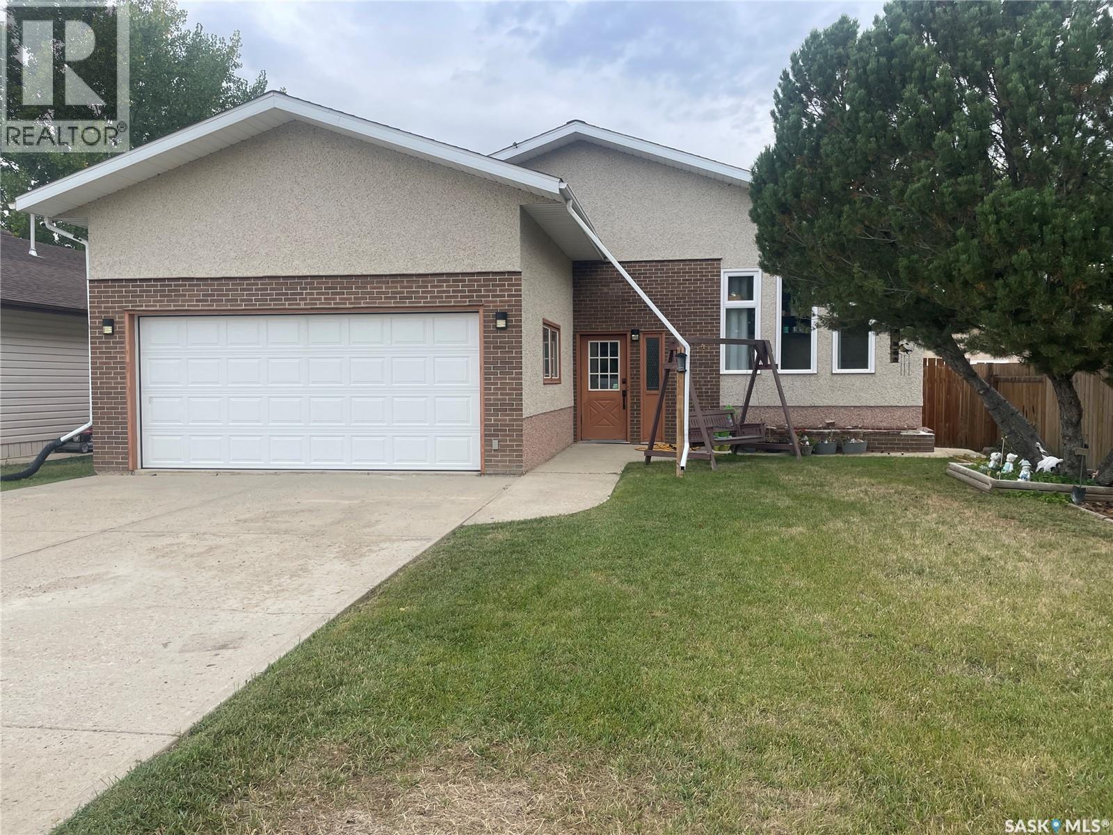 404 Parsons Avenue, Maple Creek, SK - Outdoor